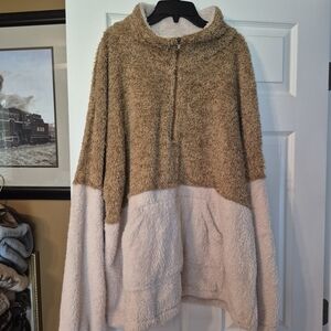 Entro Plush Fleece Pullover in Cream and Tan